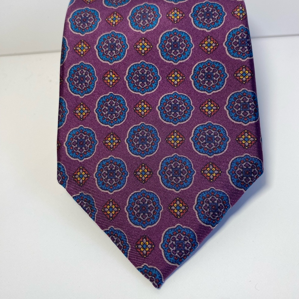 Tie‎ Mens 100% Silk Made in Canada, Maroon Paisley